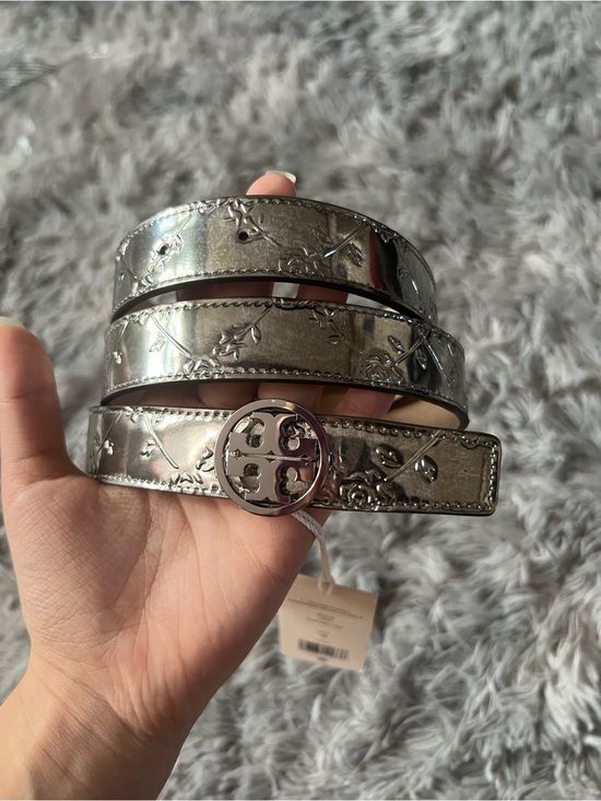 Tory Burch 1” Miller Floral Embossed Metallic Belt In Silver / Pewter Size: M